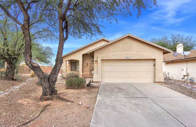 Sunlit Serenity in Rita Ranch – Vaulted Ceilings  Spacious Backyard Oasis photos photos