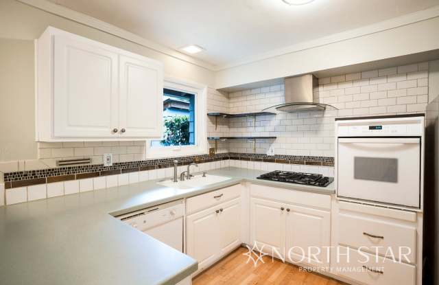 Charming Lake Oswego Ranch photos photos
