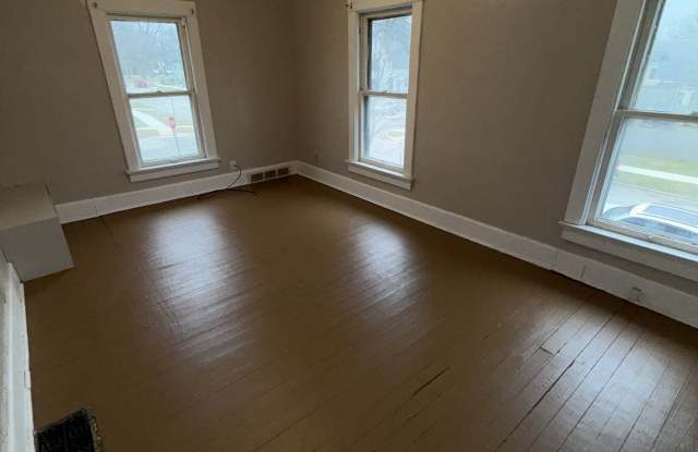 303 Harrison Street Gallery 2