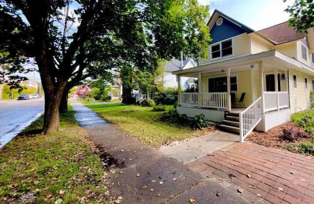121 Spruce St Unit B/Front - 121 North Spruce Street, Traverse City, MI 49684