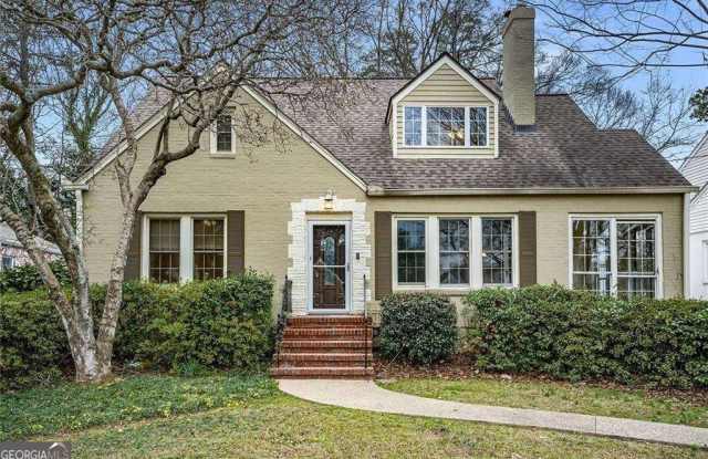 2918 N Hills Drive NE photos photos
