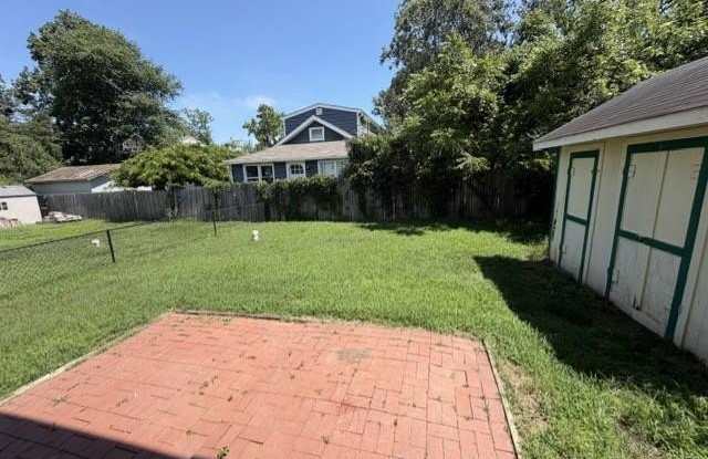 1709 RIVERDALE Drive Gallery 3