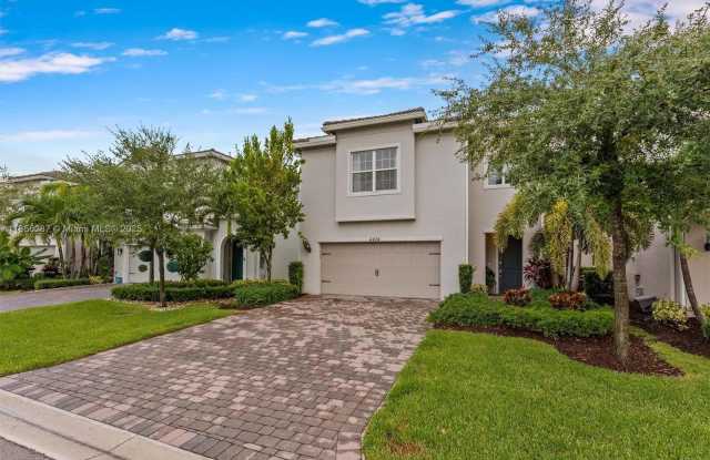 4434 Ficus St photos photos