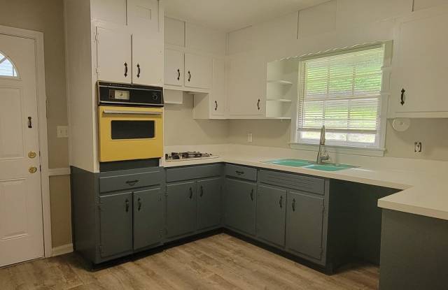 Don't miss out on this opportunity to rent a move-in-ready home that caters to modern living. - 2471 Colorado Trail Southwest, Atlanta, GA 30331