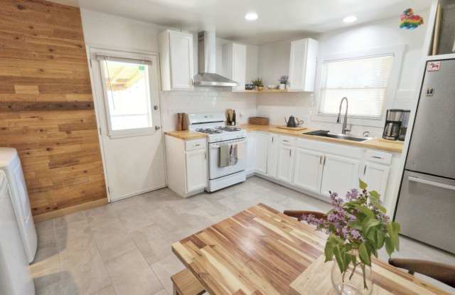 1305 Norwood Ave. photos photos