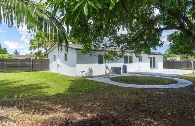 11872 SW 196th Terrace Gallery 2