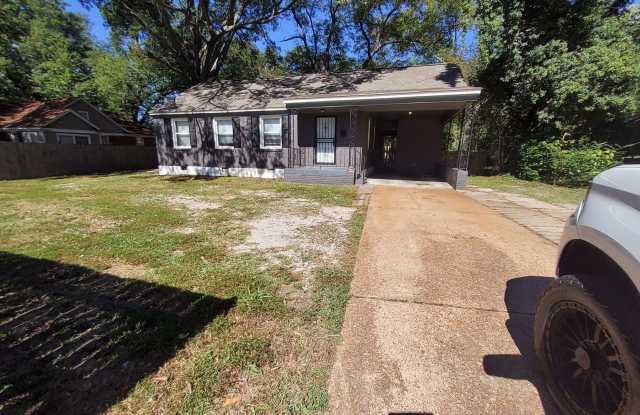 Move in by 3/1 Get 1/2 of First Months Rent!! Welcome to 3994 Oak Cliff Rd! Build-in's galore! - 3994 Oak Cliff Road, Memphis, TN 38111 Move in by 3/1 Get 1/2 of First Months Rent!! Welcome to 3994 Oak Cliff Rd! Build-in's galore! - 3994 Oak Cliff Road, Memphis, TN 38111