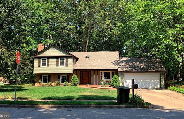 12001 WILLIAM AND MARY CIRCLE - 12001 William and Mary Circle, Lake Ridge, VA 22192