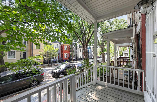 *OPEN HOUSE 9/24 @ 5:30-6:30PM & 9/26 @ 3-4:30PM_*PRICE REDUCED! Charming Wardman-Style Rowhouse in Columbia Heights — Private Deck & Fenced Yard Gallery 4