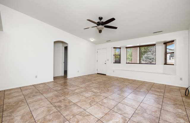 4901 North Reavis Drive Gallery 3