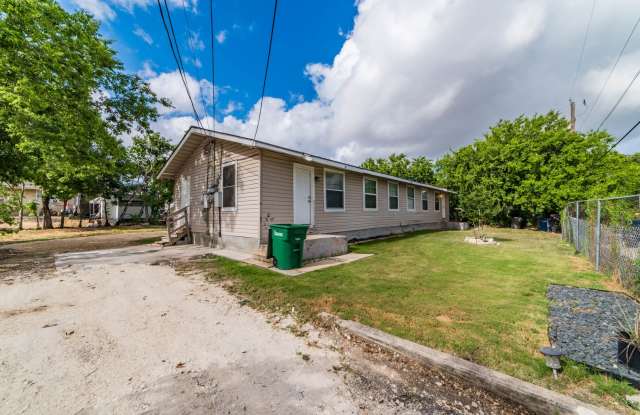 3-BEDROOM GOVERNMENT HILL DUPLEX - 510 Bee Street, San Antonio, TX 78208