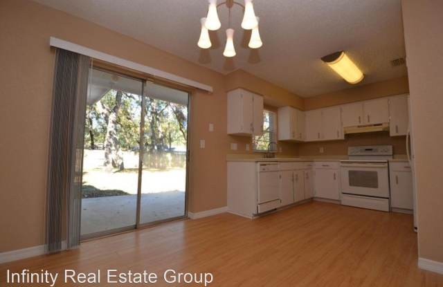 241 Loch Low Dr Gallery 4