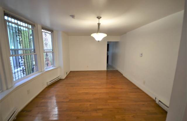 5215 Chester Avenue Gallery 3
