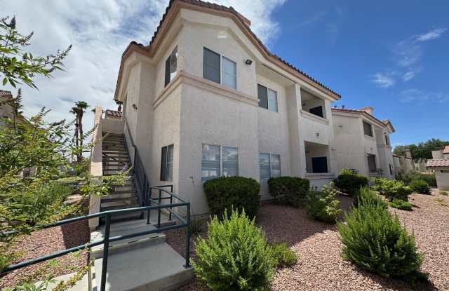 **BEAUTIFUL 3 BEDROOM, 2 BATHROOM DOWNSTAIRS UNIT LOCATED IN A GATED COMMUNITY! photos photos