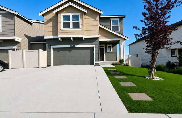 Spacious 5-Bedroom West Richland Home with Bonus Living Space! Gallery 3
