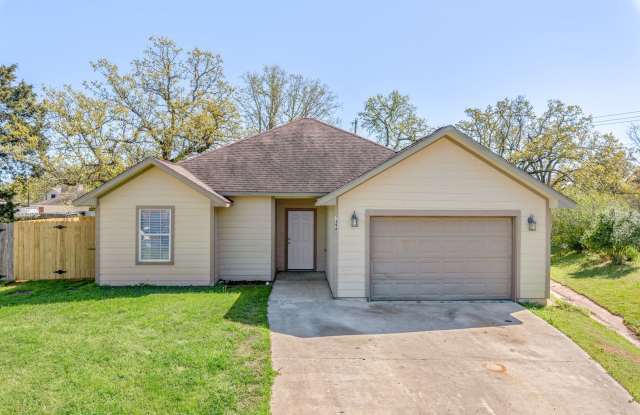Available for Immediate Move in! Newly Renovated 3 bed, 2 bath home on cul-de-sac with HUGE backyard! photos photos
