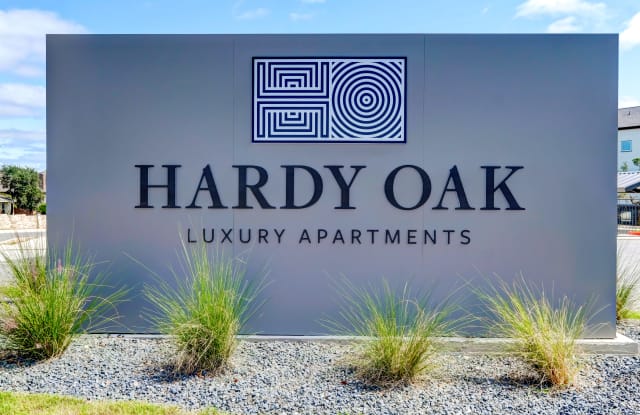 Hardy Oak photos photos
