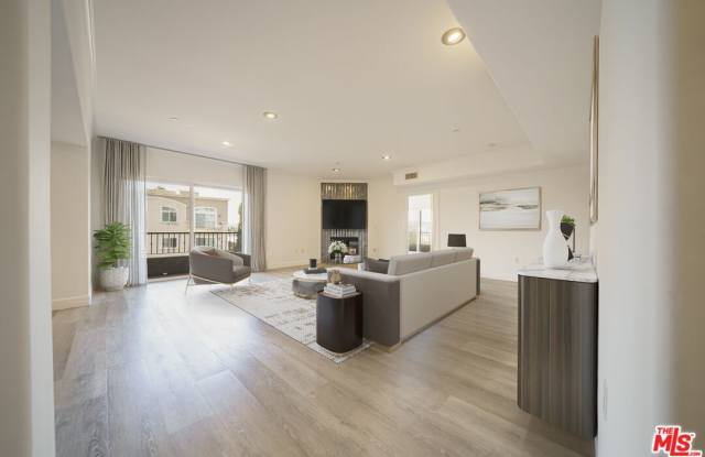 970 S St Andrews Pl Gallery 2