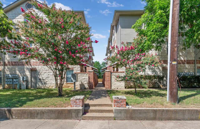 Townhome *LEASING SPECIAL AVAILABLE* - 2021 South 8th Street, Waco, TX 76706