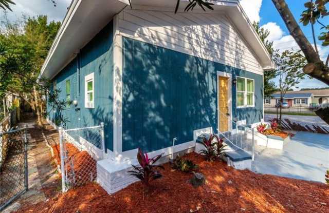 2305 West Cordelia Street Gallery 4
