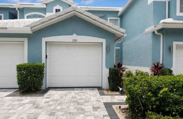 Beautifully furnished 2-bedroom and den, 2-bath in Sterlling Oak photos photos