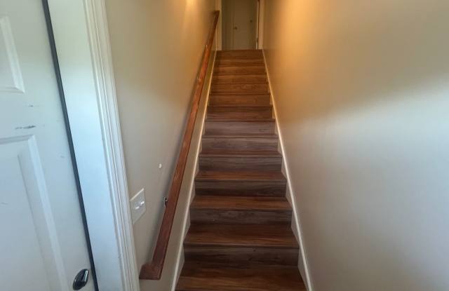 3 Bedroom, 3.5 Bathroom Townhome - Close to Med Center - Available 11/02/2026 Gallery 3