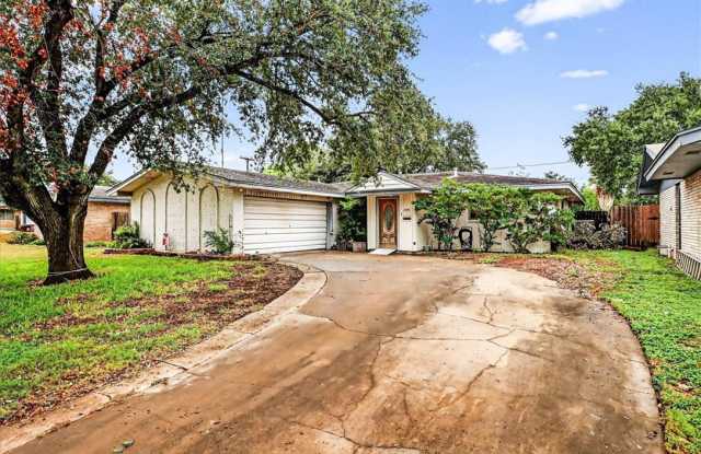 2114 Colorado Street - 2114 Colorado Street, Kingsville, TX 78363