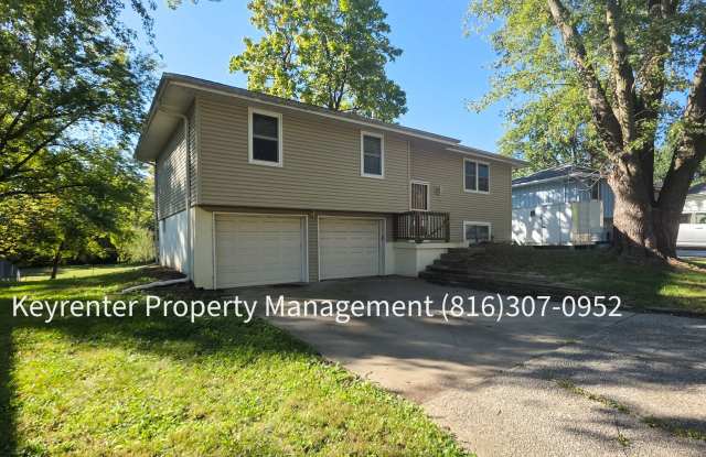 Welcome to 1407 SE 19th Street in Oak Grove, Missouri! Gallery 3