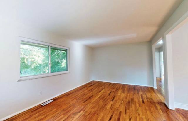NORWOOD - 2 bed/1.5 bath with 1 car garage Gallery 4