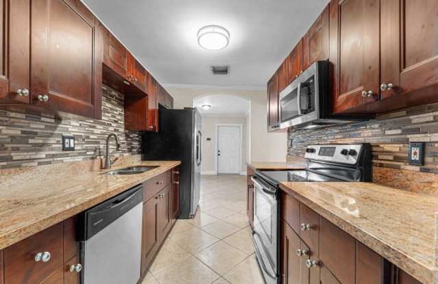 3080 NE 12TH Avenue, Pompano Beach, FL 33064 - 6332 Gallery 3