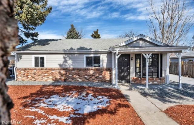 872 Uvalda St - 872 Uvalda Street, Aurora, CO 80011