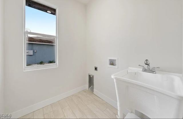 2513 40th Street W photos photos