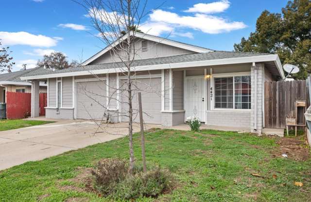 Adorable 2/1 Duplex with Garage! Cute As A Bug! PLEASE READ ENTIRE AD FOR VIEWINGS! photos photos