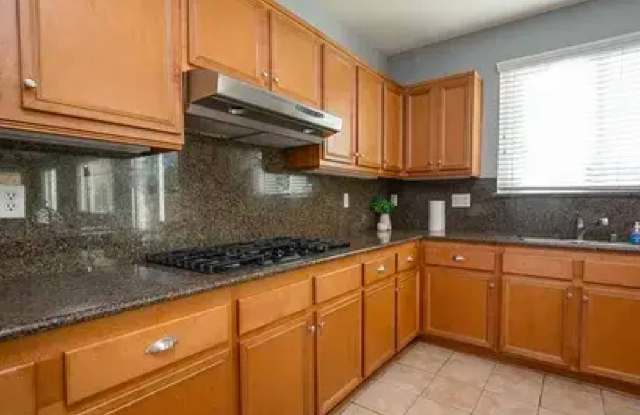 ROSETTA CANYON Gem!- 4 Bedroom 3 bath plus large bonus room. Gallery 3