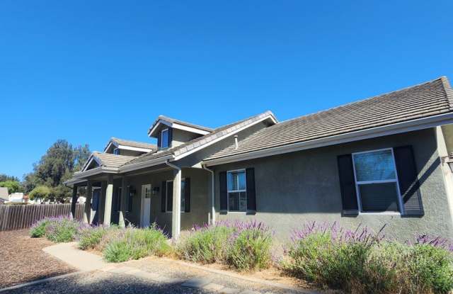 Gorgeous single-level 3-bedroom, 2-bath home in Nipomo Gallery 1
