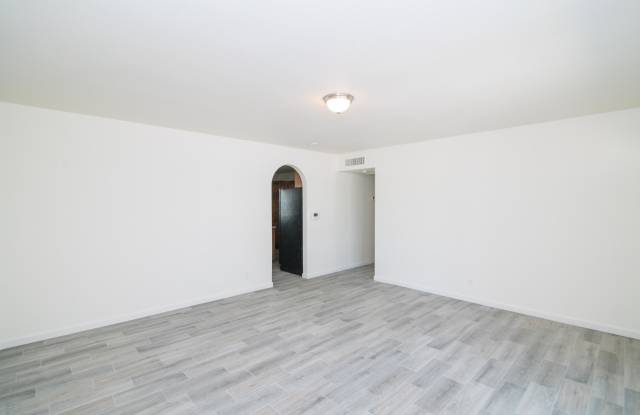 2527 W LARKSPUR Drive Gallery 4