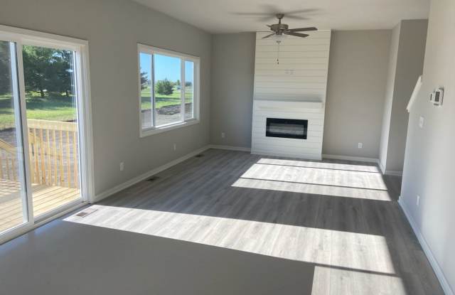Luxury New Construction Home with Attached 2 Car Garage! Gallery 4