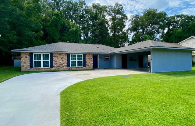 Quite Peaceful Home with Large Yard photos photos