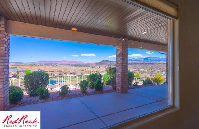 Beautiful St. George Home in Golf Course Community with Amazing Views - 754 Windsor Drive, St. George, UT 84770