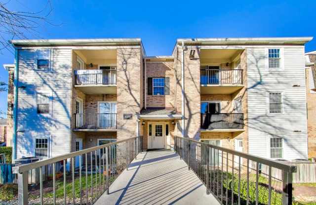 Clean  Fresh 2 + 2 close to METRO! photos photos