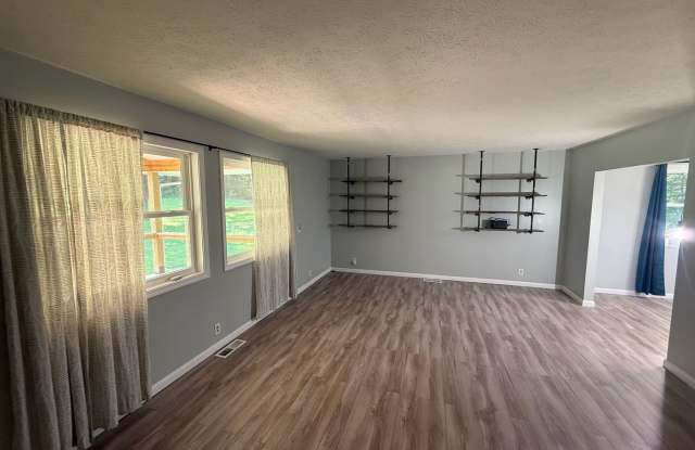 Beautiful 2 Bedroom in Secluded Area Gallery 3