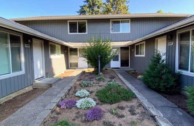 Renovated 2 Bedroom, 1 Bath Apt in Inner Milwaukie Gallery 3