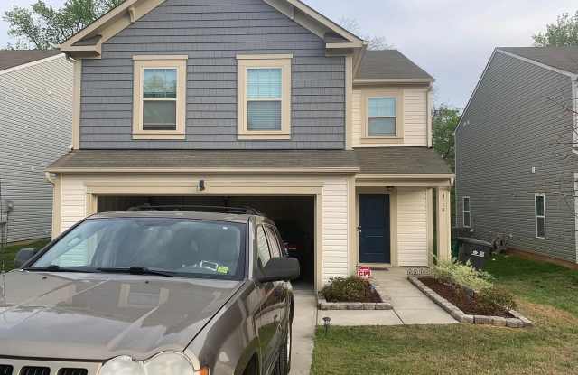 Room in 4 Bedroom Home in Charlotte Gallery 1