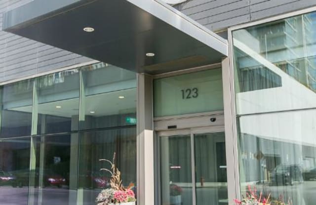 123 N DESPLAINES ST - 123 North Desplaines Street, Chicago, IL 60661