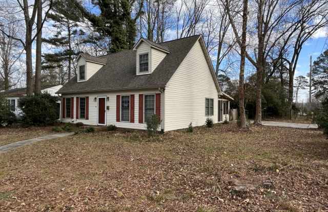 Great 3 Bed, 2 Bath Home Near Downtown Concord - 80 Winecoff Avenue Northeast, Concord, NC 28025
