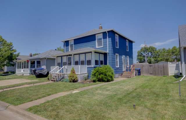 3 bed home - 1814 Cody Street, Bettendorf, IA 52722