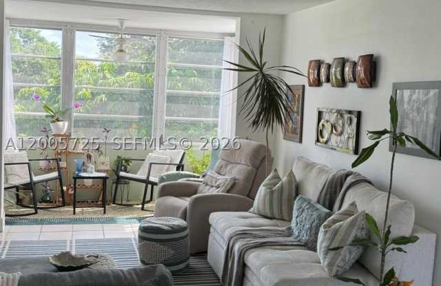 447 NE 195th St photos photos