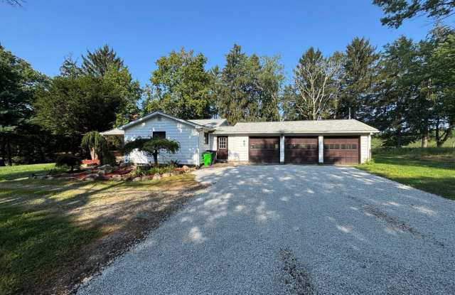 Charming 3 Bed, 1 Bath Home with 3-Car Garage on Hidden Drive photos photos