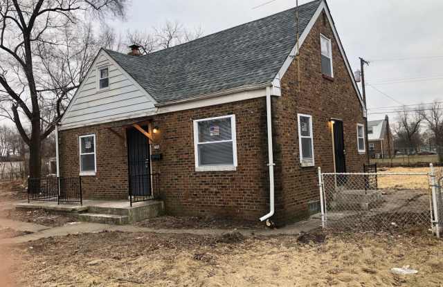 SPACIOUS HOME - 4 bedroom 2 bathroom - Section 8 Accepted - 2551 West 12th Avenue, Gary, IN 46404