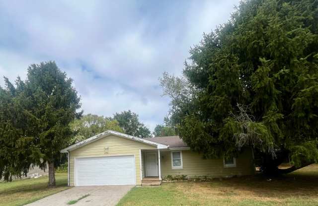 updated 3 bedroom 2 bathroom home in Springfield Gallery 1